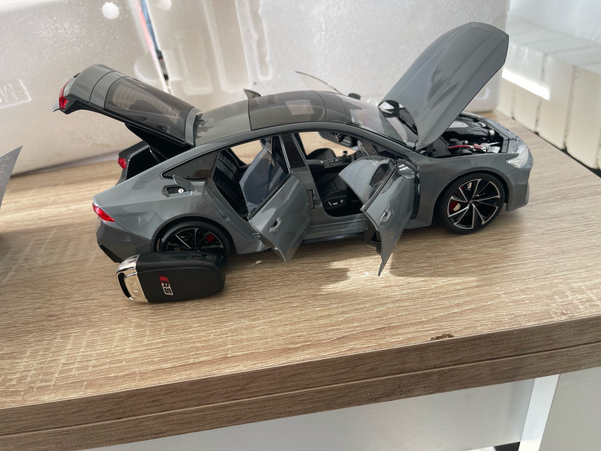 1:18 Audi RS7 Sportback Diecast Model with Remote Key