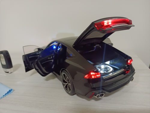 1:18 Audi RS7 Sportback Diecast Model with Remote Key