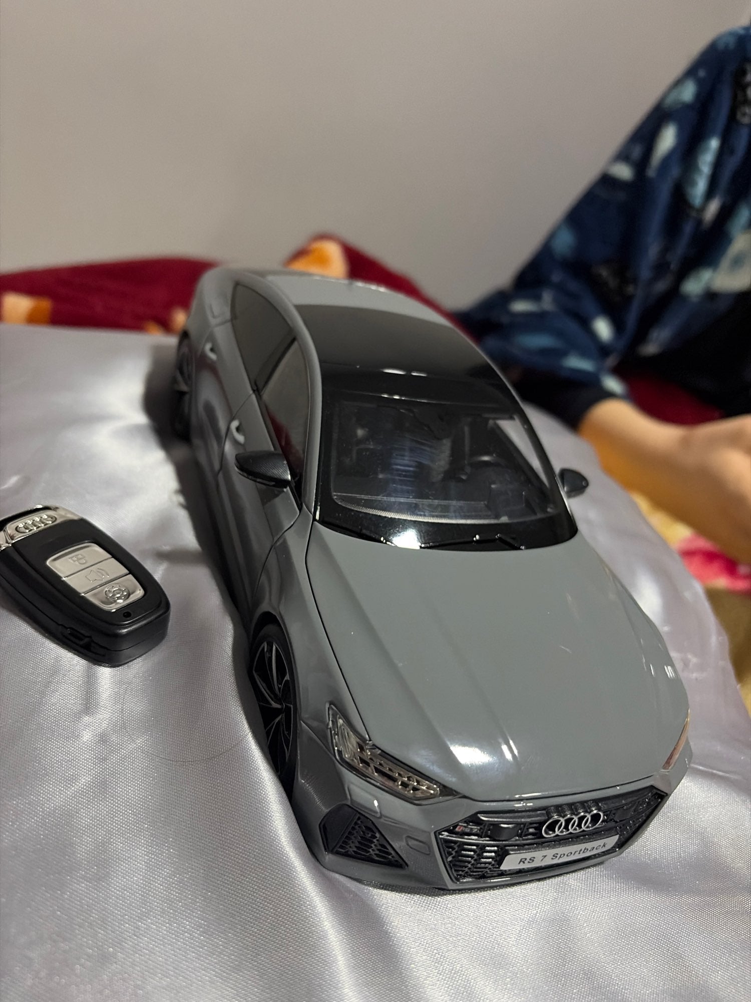 1:18 Audi RS7 Sportback Diecast Model with Remote Key