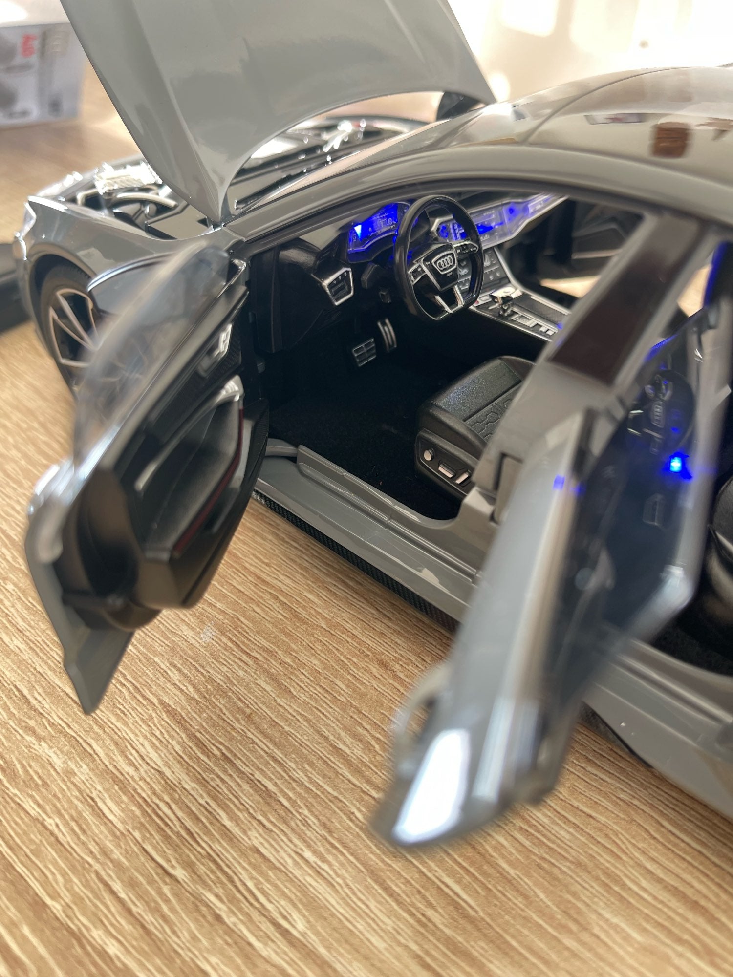 1:18 Audi RS7 Sportback Diecast Model with Remote Key