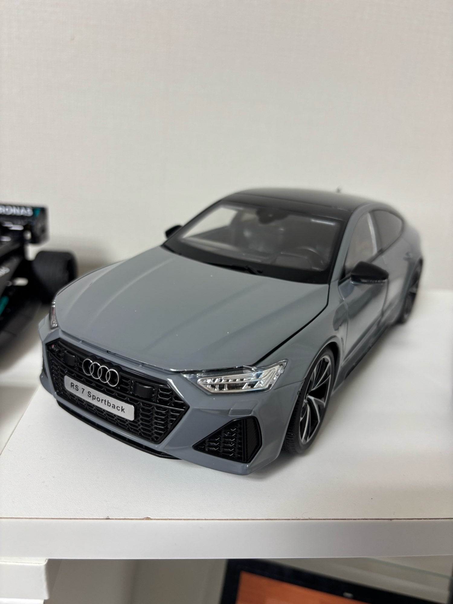 1:18 Audi RS7 Sportback Diecast Model with Remote Key